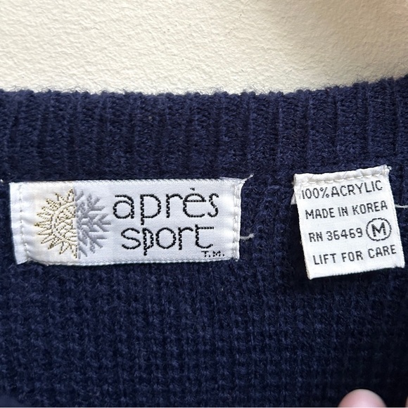 Vintage Fair Isle Nordic Unisex Reindeer Snowflake Christmas Sweater, Size M - Picture 11 of 11